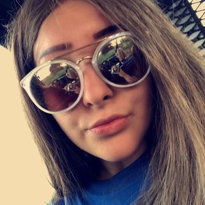 Meet your Posher, Avery